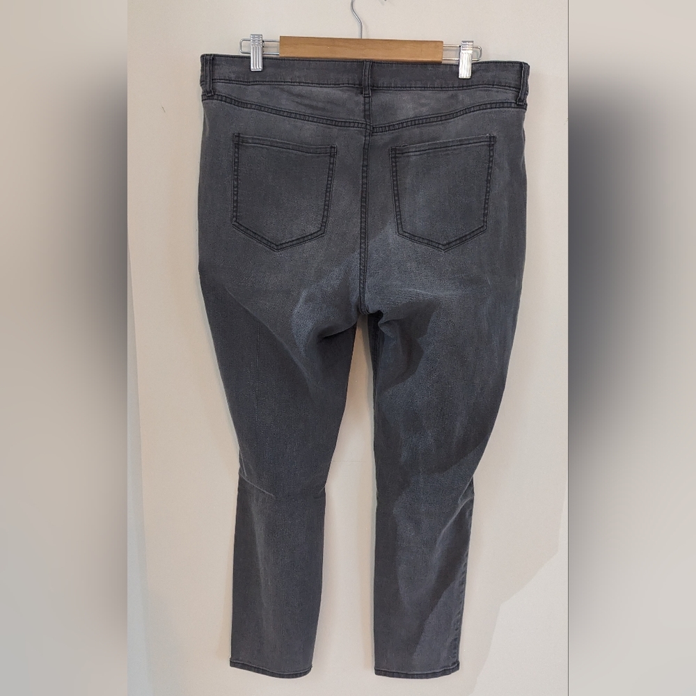 Old Navy jeans - Picture 2 of 4